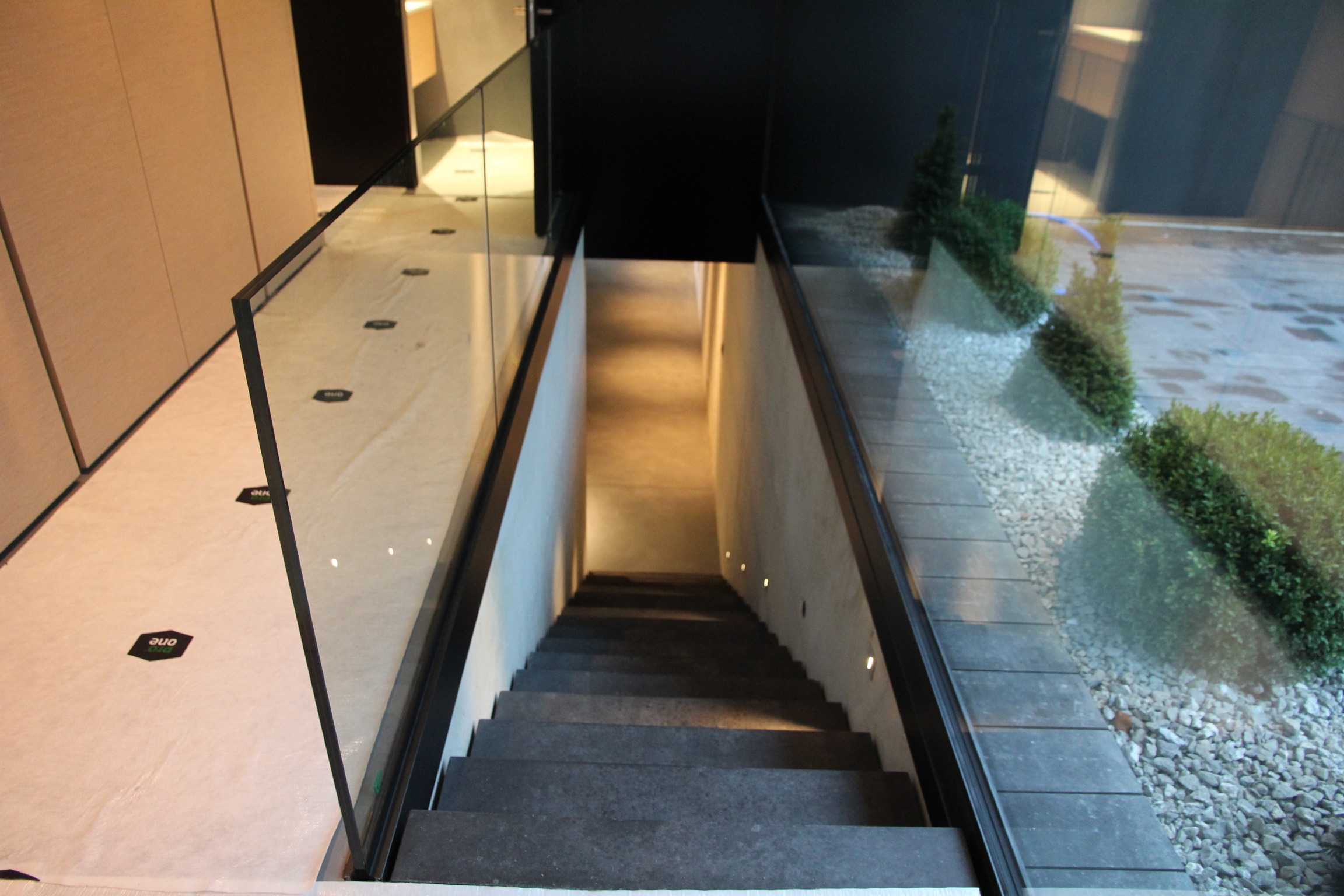 garde-corps en verre pour escalier intérieur - Ansermot SA